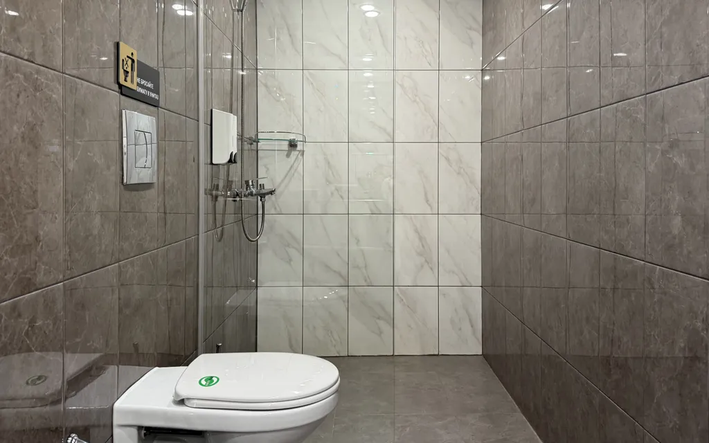 Уютный дом на берегу реки