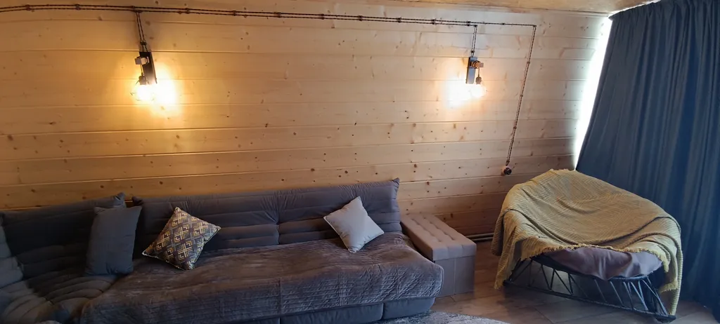 Таунхаус у озера с видом на горы