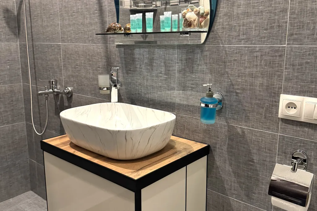 Дом, милый дом в центре города, Район Ваке