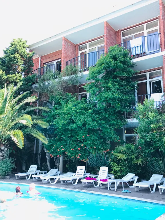 Трёхместная комната без балконом в сторону поселка