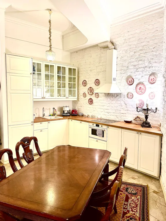 У Зимнего дворца