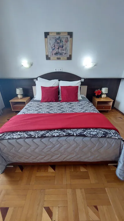 Квартира 4-комнатные апартаменты в самом центре рядом с ун. Гум и м. Купаловская — Минск