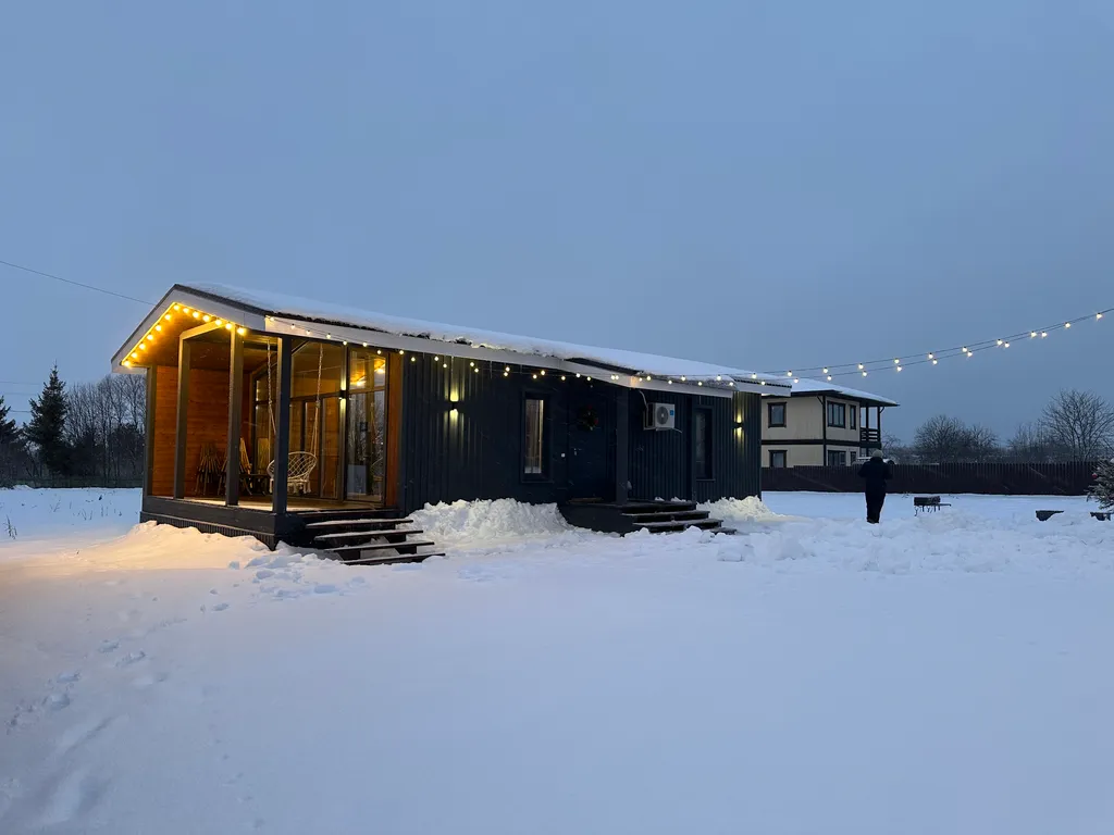 Уютный современный дом рядом с озером