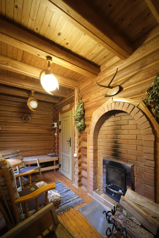 Уютный жилой зимний дом в сказочно живописном месте