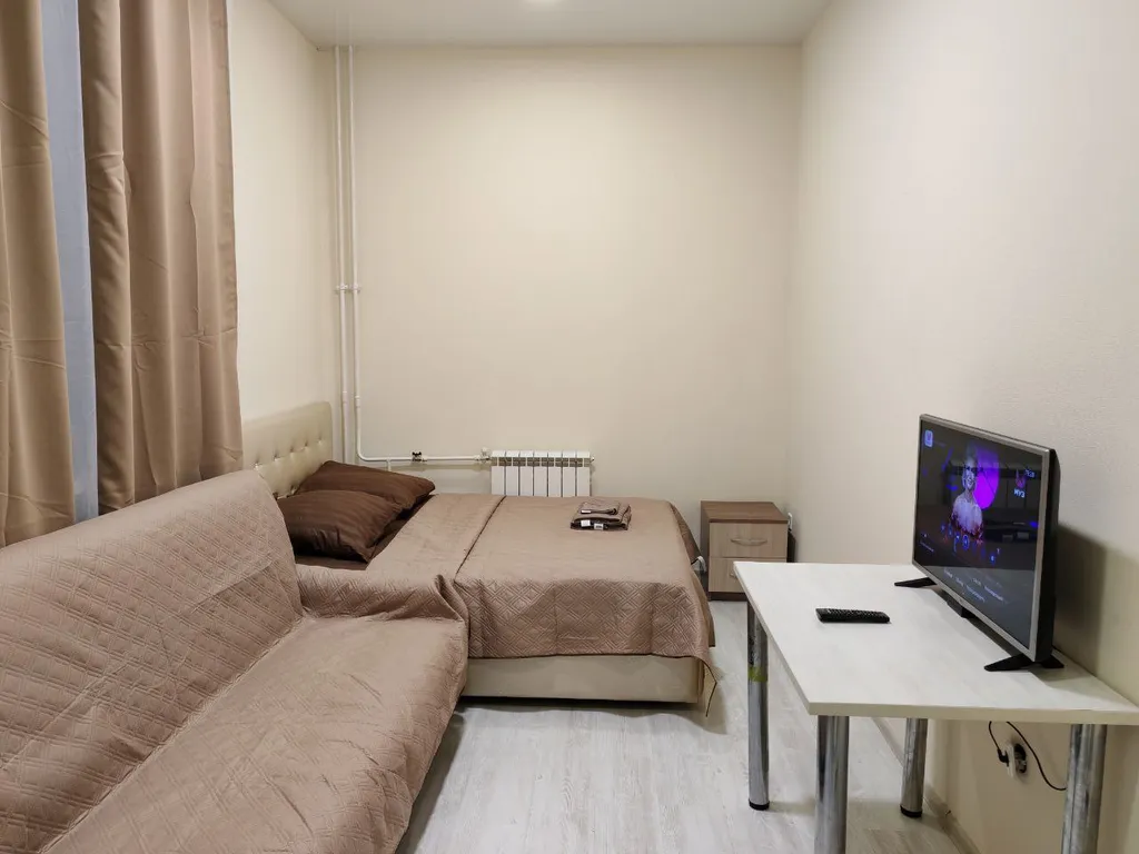 Светлая квартира с большими окнами и высокими потолками