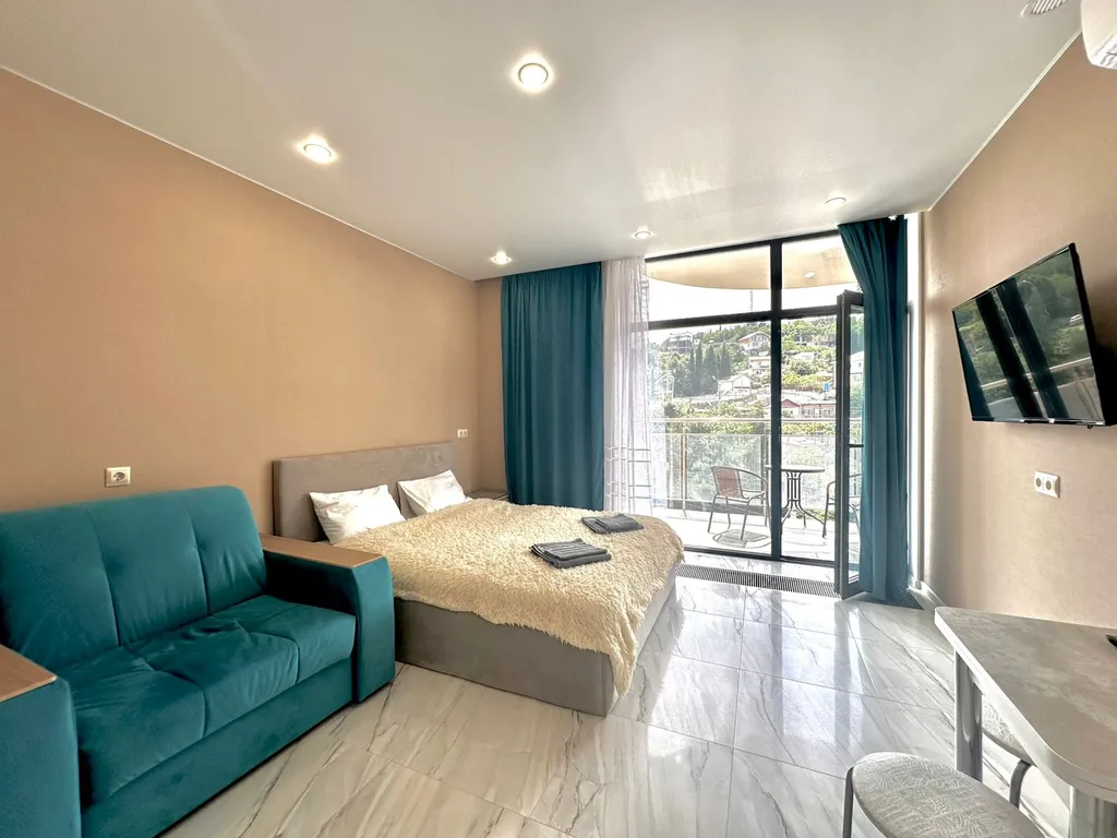 Квартира Дизайнерская студия Ls-family comfort вид на горы и город с 4 этажа — аренда посуточно в Алушта