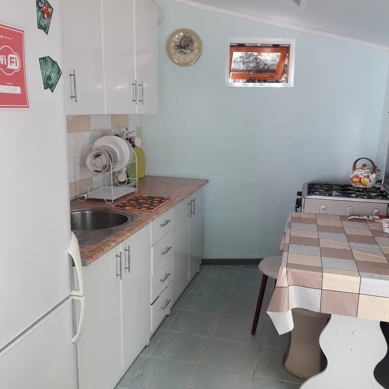 Уютная комната с большой кроватью