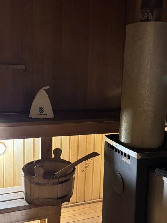 Коттедж Кивач с сауной и видом на озеро