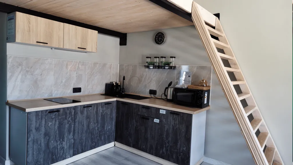 Двухуровневая студия с панорамным видом на море