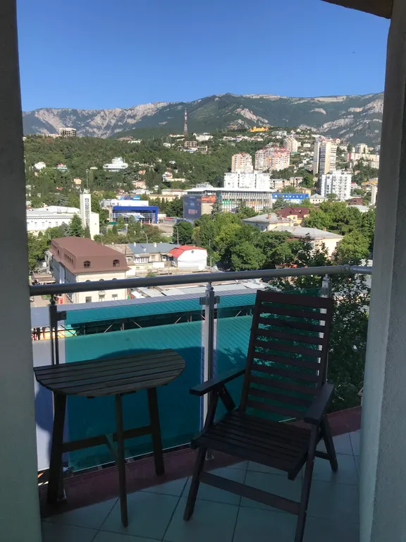 Уютная квартира в центре города с видом на море