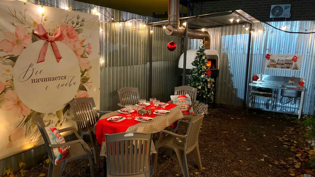 Волшебный дом у Волги в Казани: тёплый уют, мангал-зона и проектор