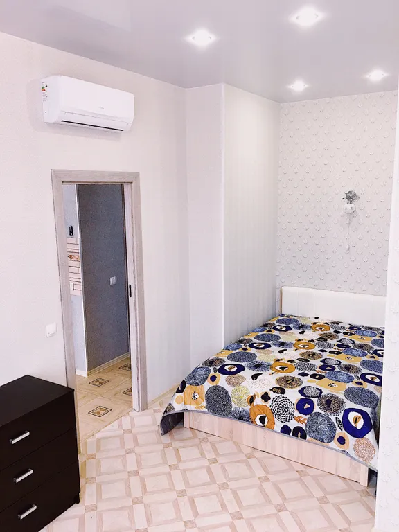 Четырехместная однокомнатная квартира с балконом в центре