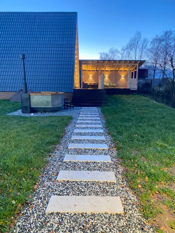 Дом с чаном и видом на реку в стиле A-Frame