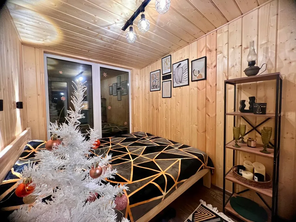 Атмосферный дом в соснах