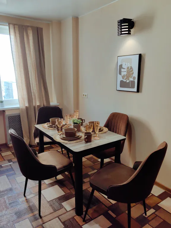 Просторная квартира у ЖД Вокзала, трёхкомнатная — аренда посуточно в Самара