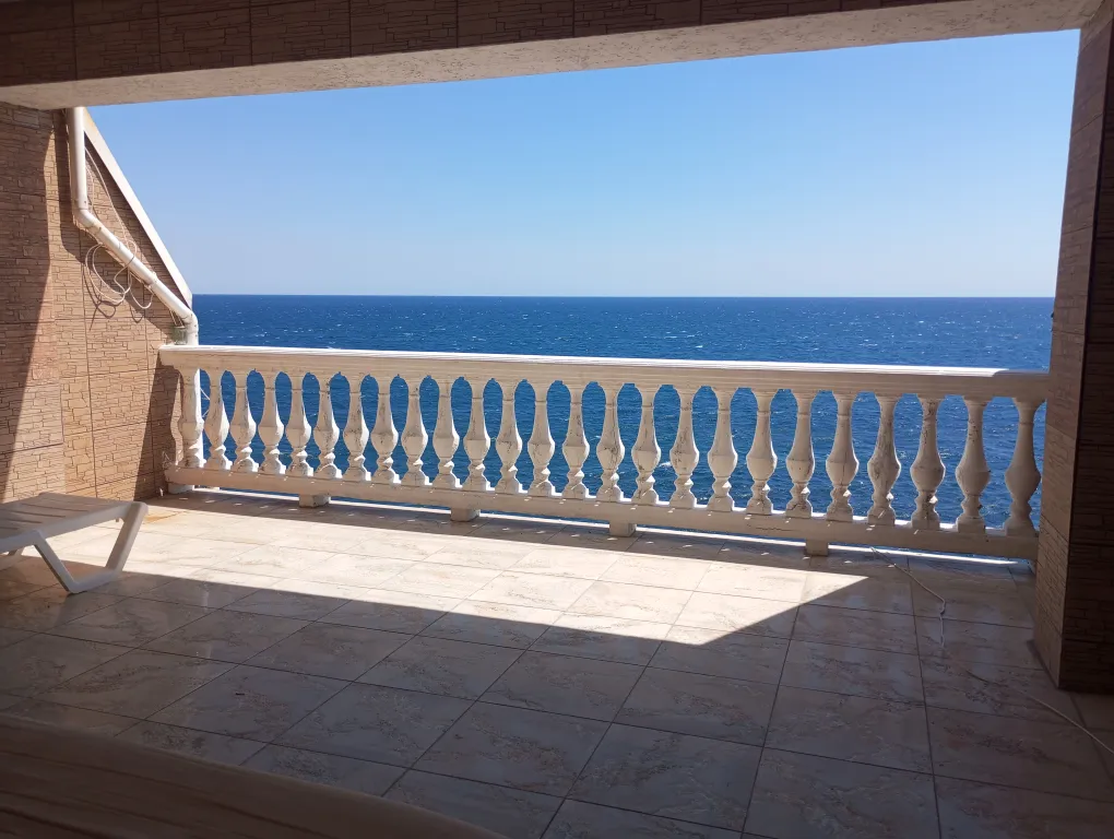 Квартира Уютные аппартаменты на самом берегу моря — аренда посуточно в Алупка