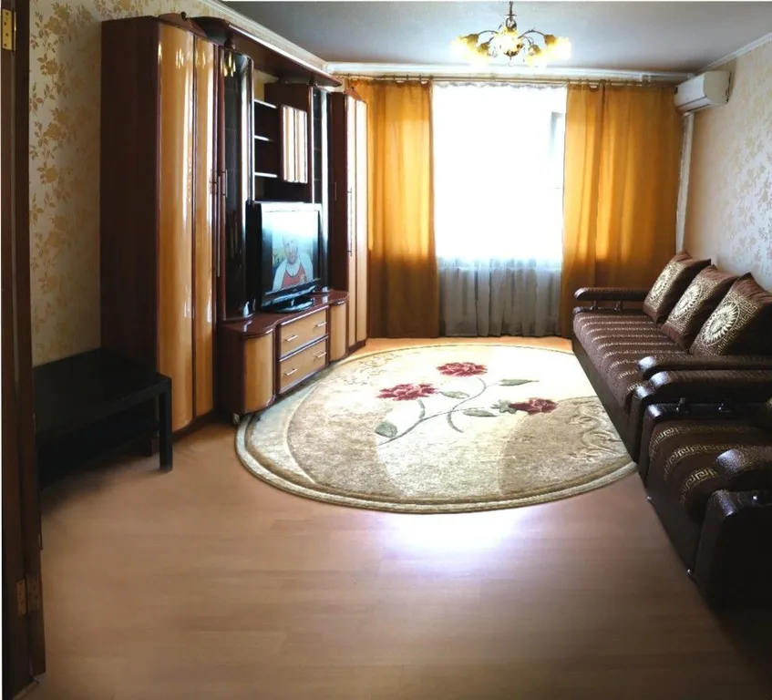 3-комнатная квартира в центре Ворошиловского района, в Золотом квадрате