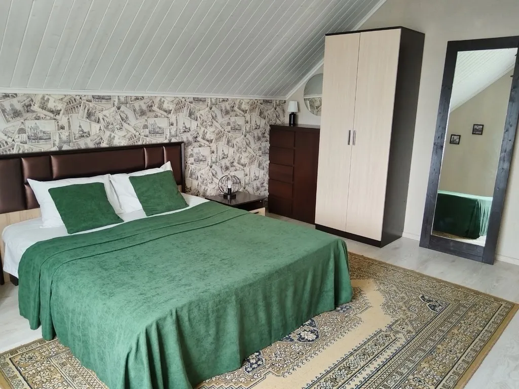 Дом с беседкой