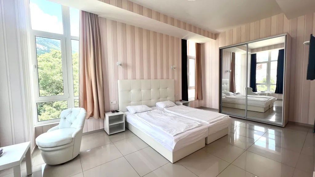 Панорамная квартира с видом на Ялту