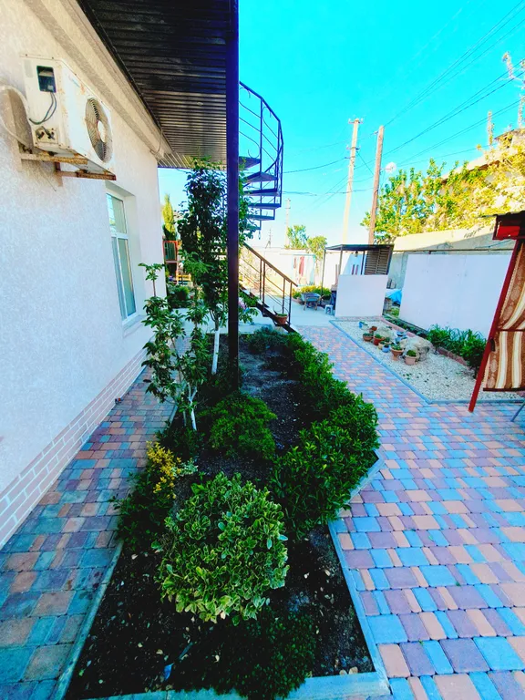 Гостевой дом "Зарафшан" расположен в 300 метрах от песчаного пляжа