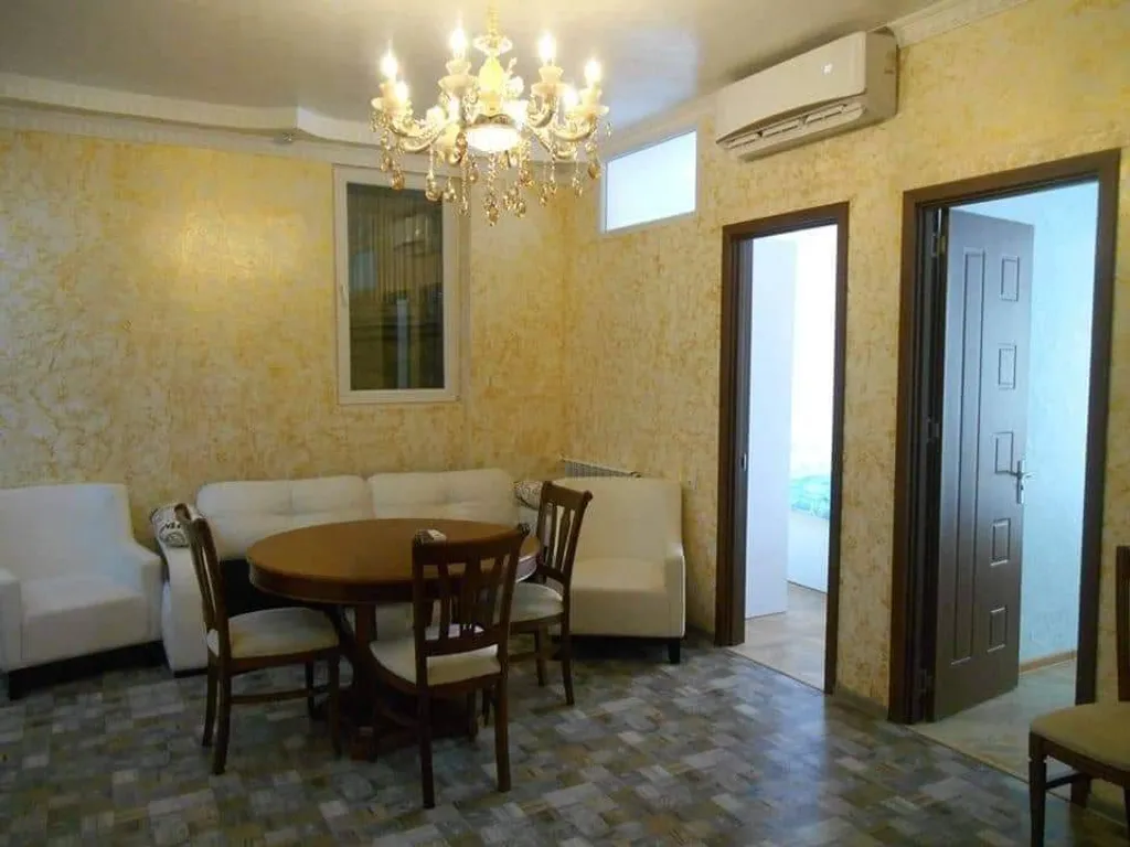 Квартира 3-комнатная Квартира — Батуми