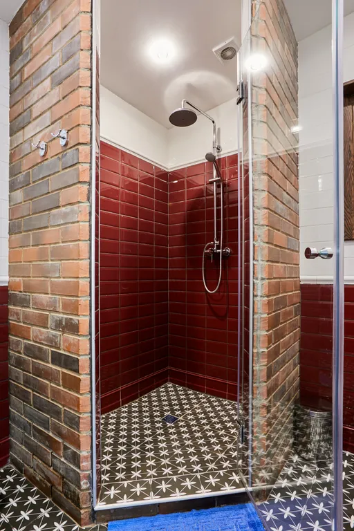 Большой коттедж с 5 спальнями, камином и террасой, Василек