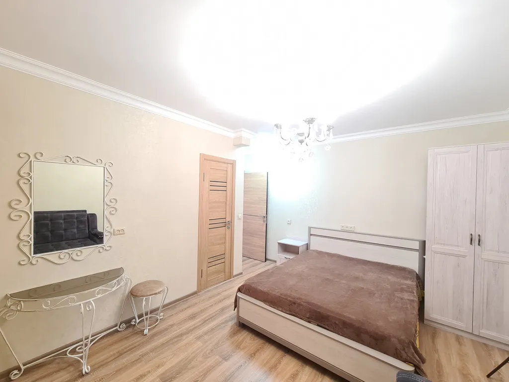 Часть дома с собственным двором около моря