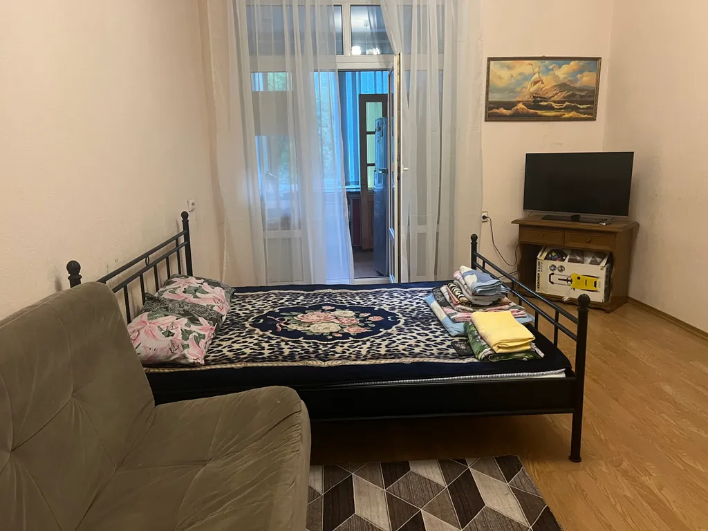 Уютная квартира в центре ливадийского дворца и живописного парка — аренда посуточно в Ливадия