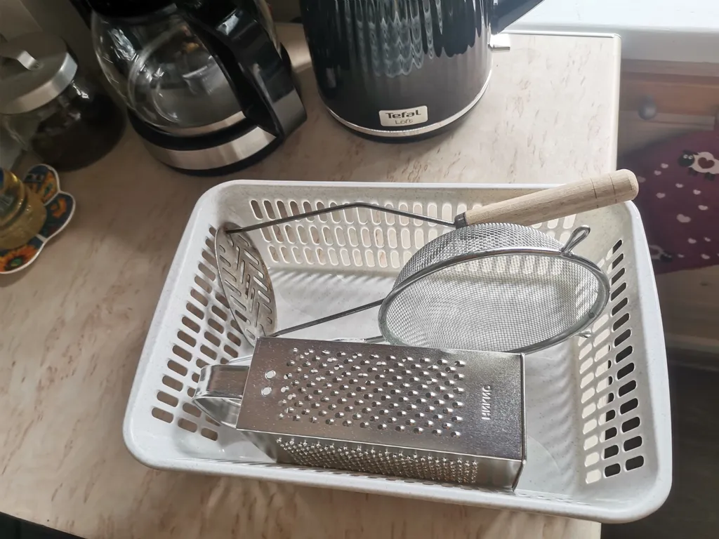 Дом с садом между лесом и рекой