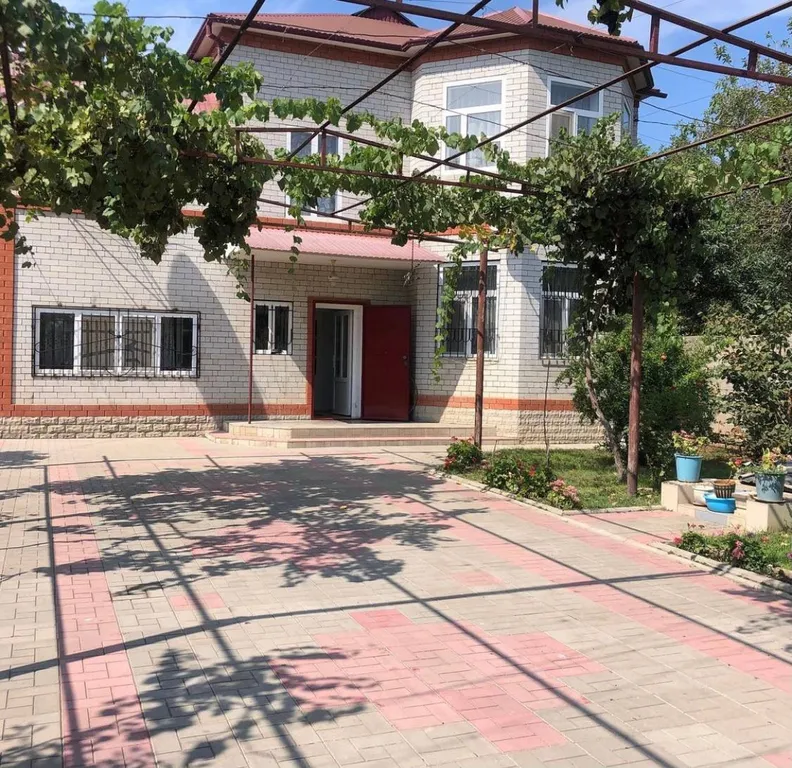 Коттедж с бассейном