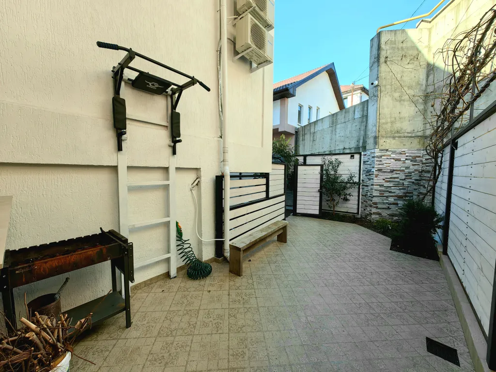 Квартира Квартира Уютная студия в частном доме с бассейном и мангальной зоной — Сочи