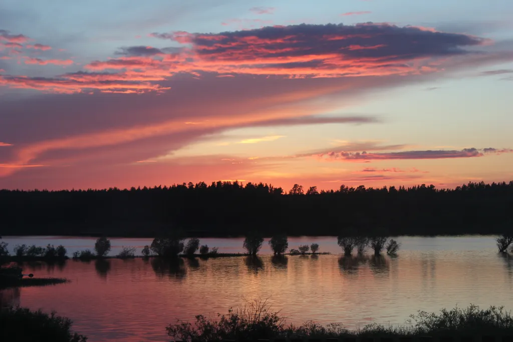 Большой дом на берегу Вселуга