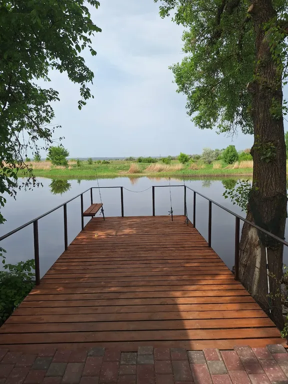 Участок с домом на берегу реки Лагутник