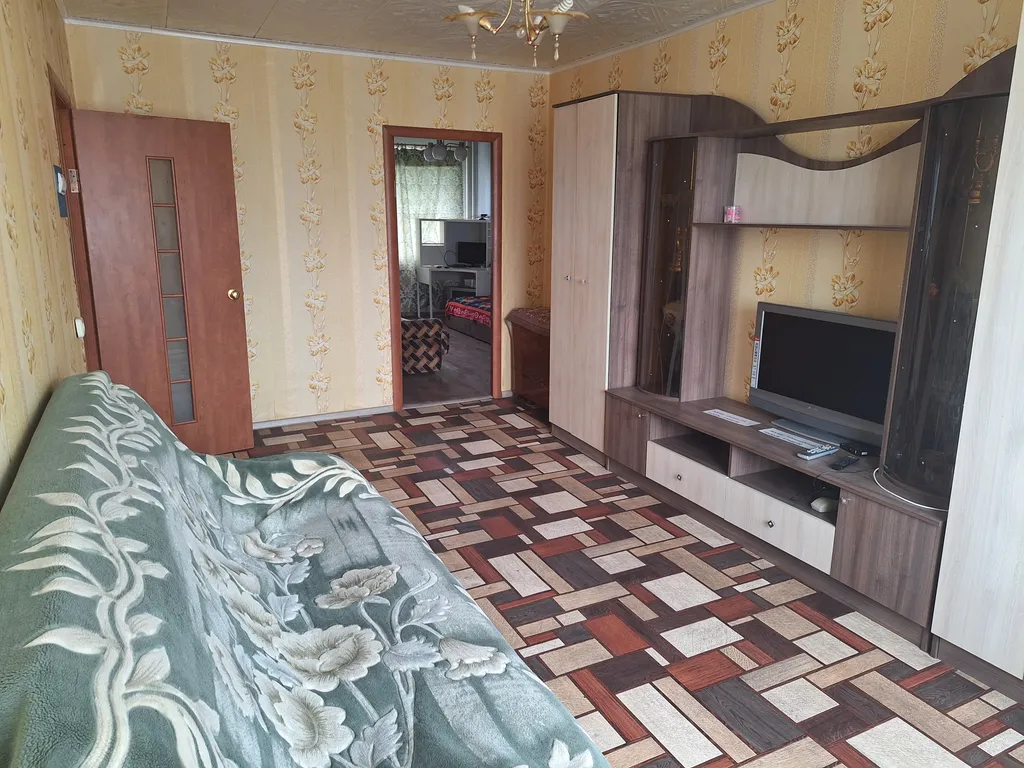 Квартира Трёхкомнатная квартира в удобном месте, рядом вокзал и автостанция — Тихвин