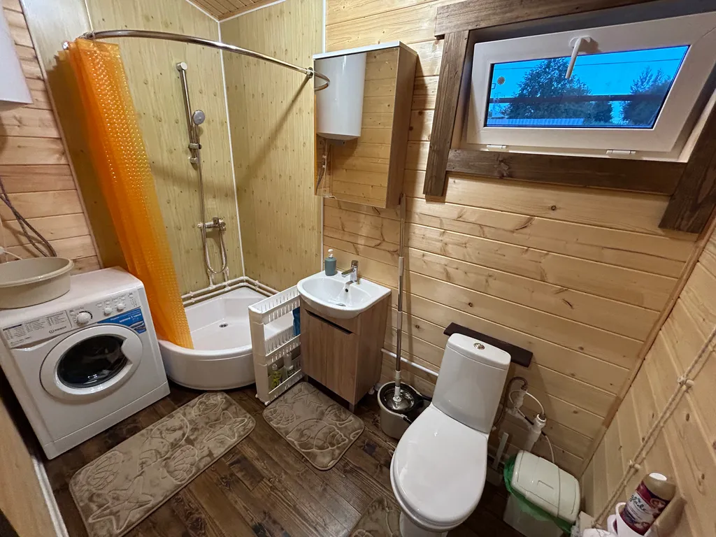 Домик около озера