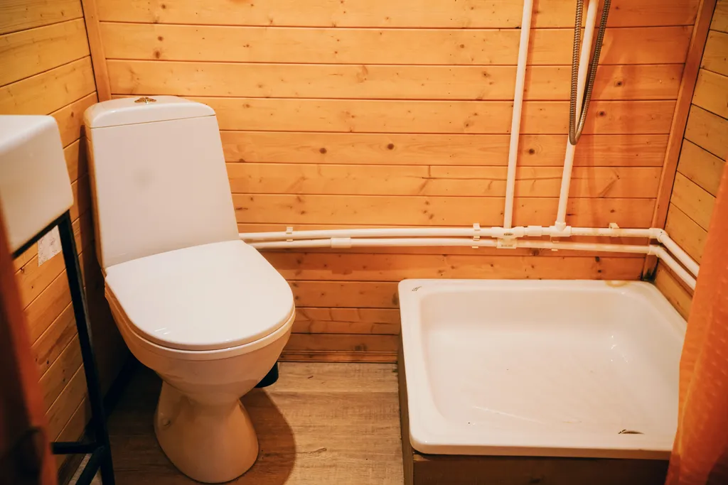 Уютный домик в лесу с террасой и беседкой