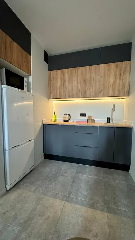 Уютная квартира с джакузи в спальне и массажным креслом