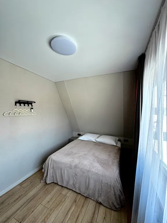 Дом с теплым бассейном на озере