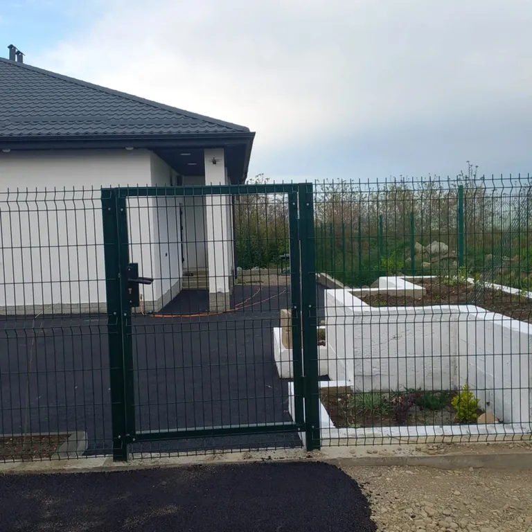 Новые семейные апартаменты, двор, мангал