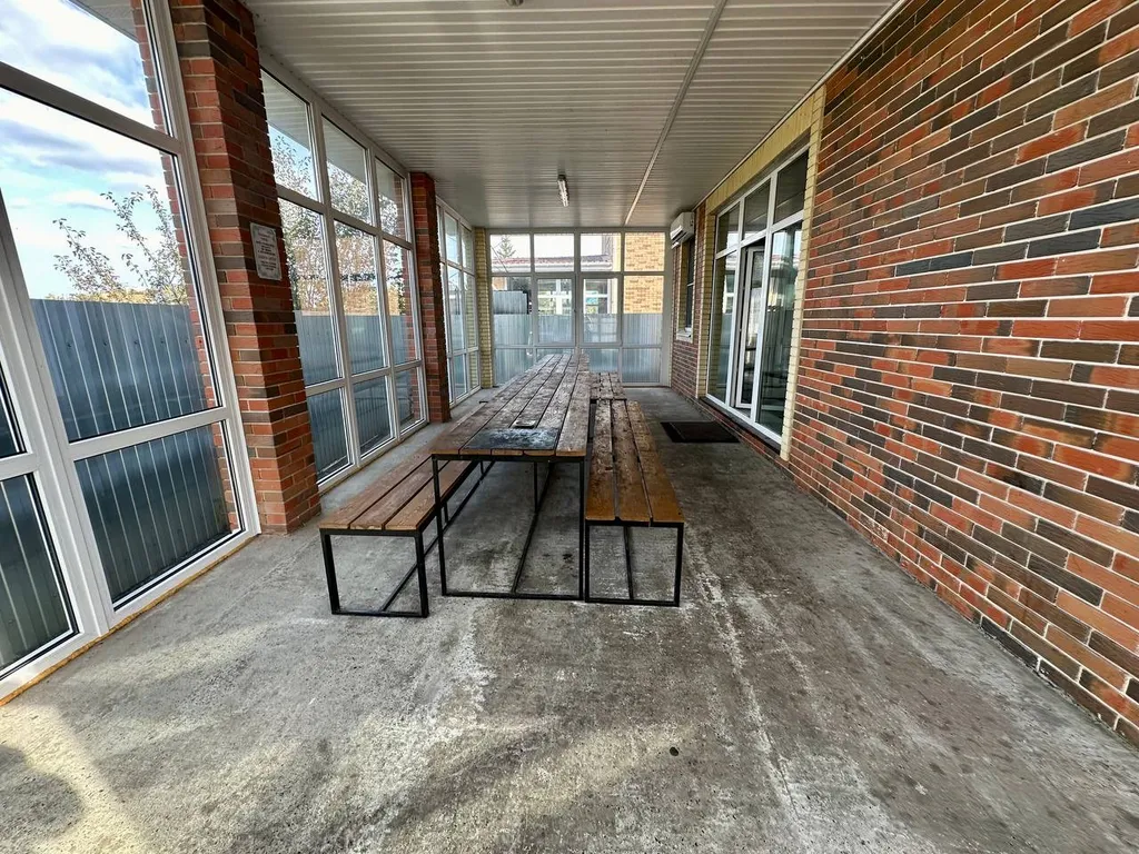 Дом с бассейном, в черте города