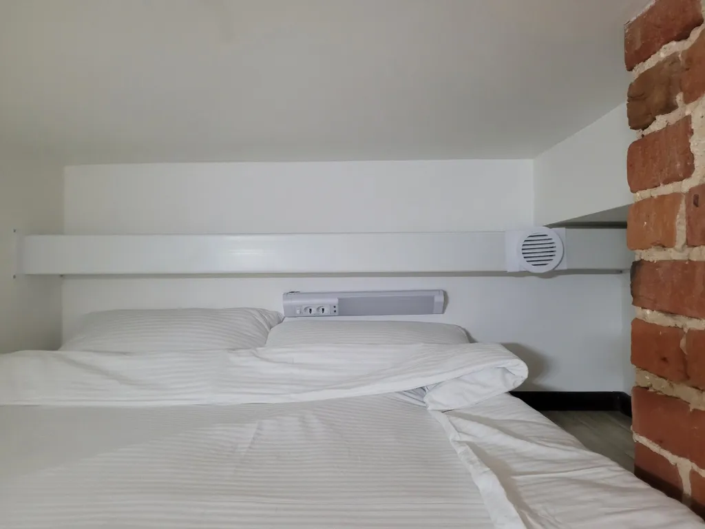 Лофт-6 синяя. Клёвая двухуровневая студия в центре.