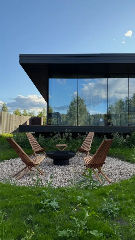 Просторный дом с сауной и камином в окружении леса и реки