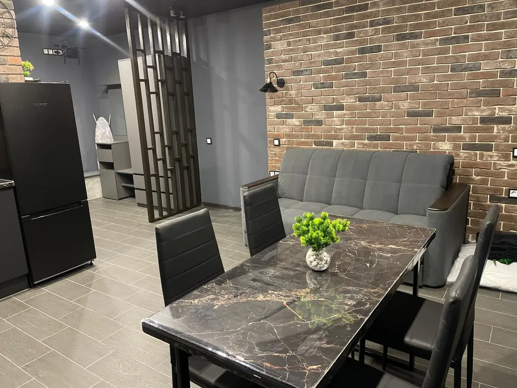 Однокомнатная квартира-студия с дизайнерским ремонтом