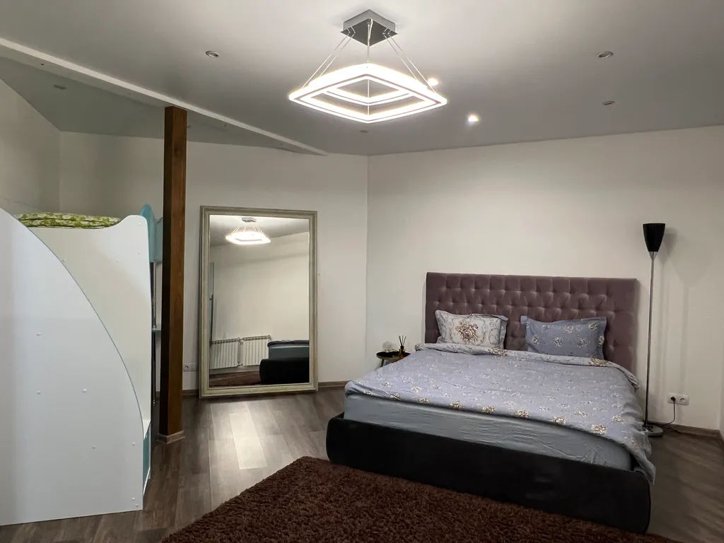 Просторная двухуровневая квартира у Кремля