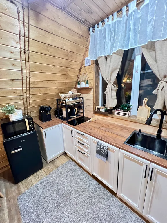 Уютный домик у леса