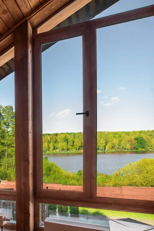 Шале на берегу реки с баней и горячей купелью