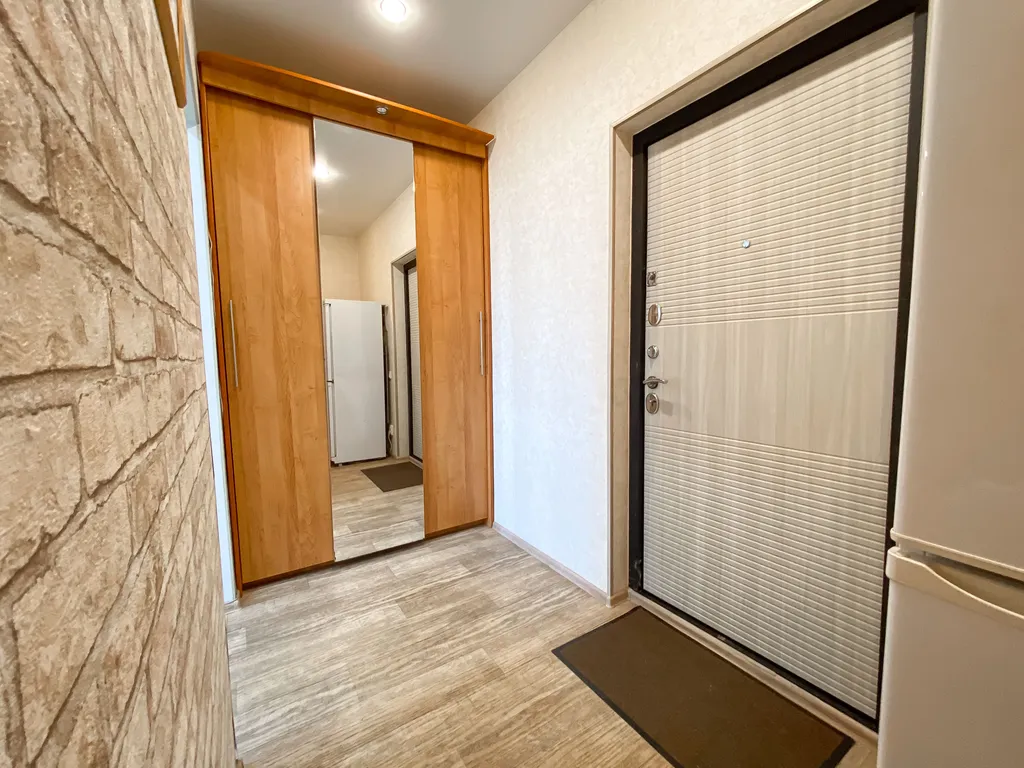 Светлая квартира у ТЦ Аквамолл