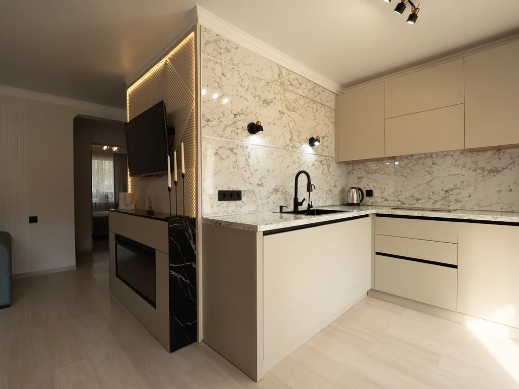 Дизайнерская квартира с видом на горы в центре Домбая