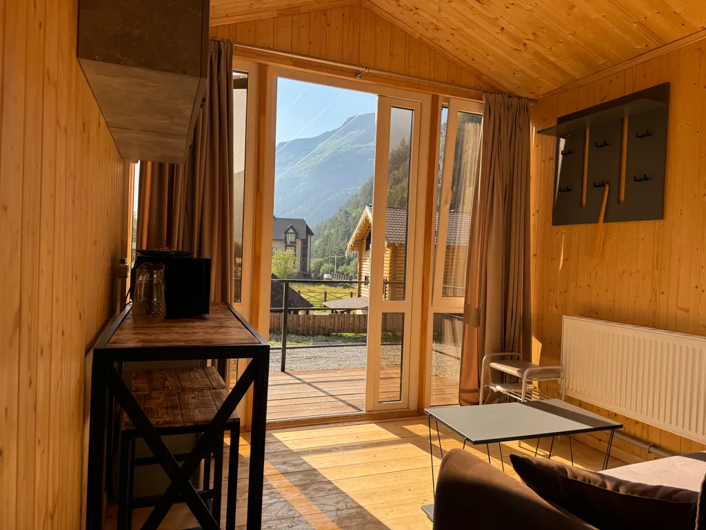 Домик рядом с нарзанным источником