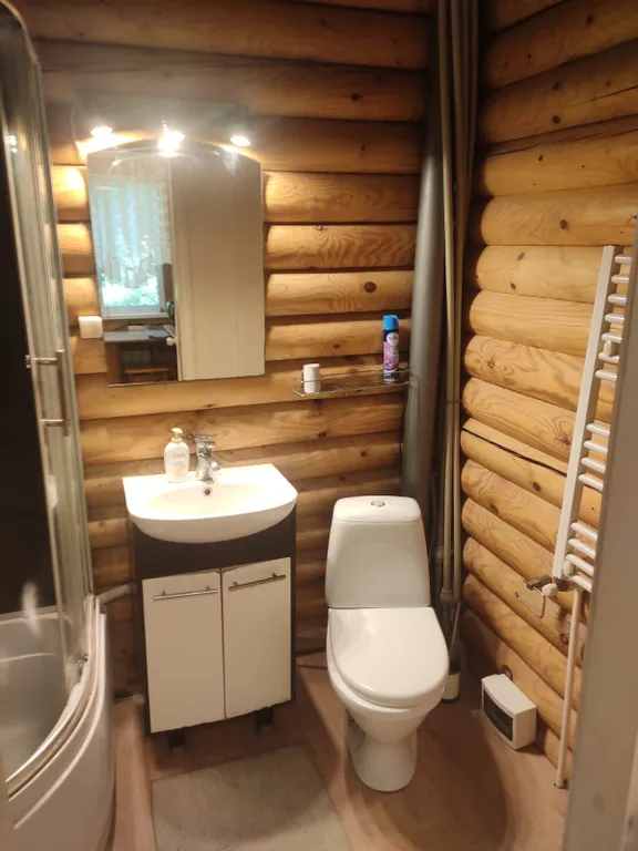 Отдельная квартира в частном гостевом доме ( из оцилиндрованногбревна)